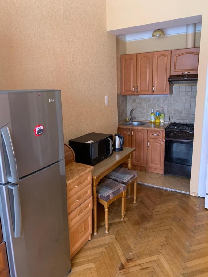 Apartment On Hoholya Street 체르니우치 외부 사진