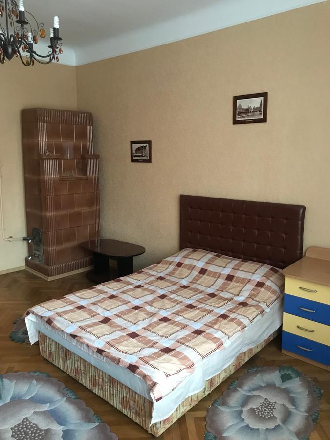 Apartment On Hoholya Street 체르니우치 외부 사진