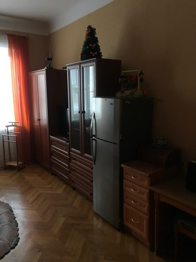 Apartment On Hoholya Street 체르니우치 외부 사진