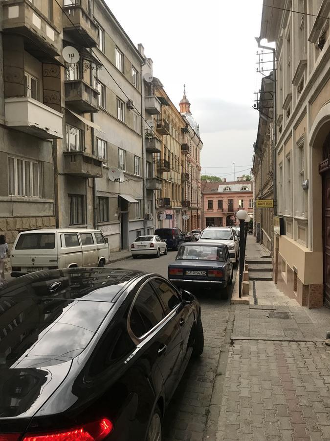 Apartment On Hoholya Street 체르니우치 외부 사진